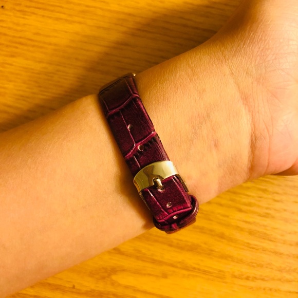 Purple elegant watch - Picture 2 of 4